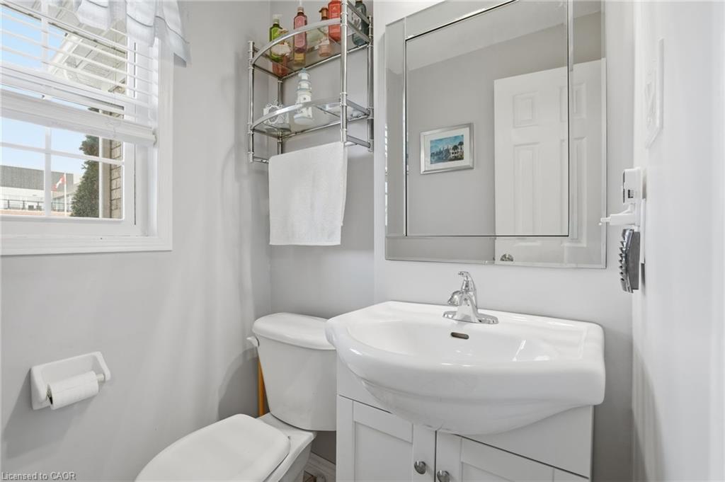213 Windwood Drive, Binbrook, ON - Indoor Photo Showing Bathroom