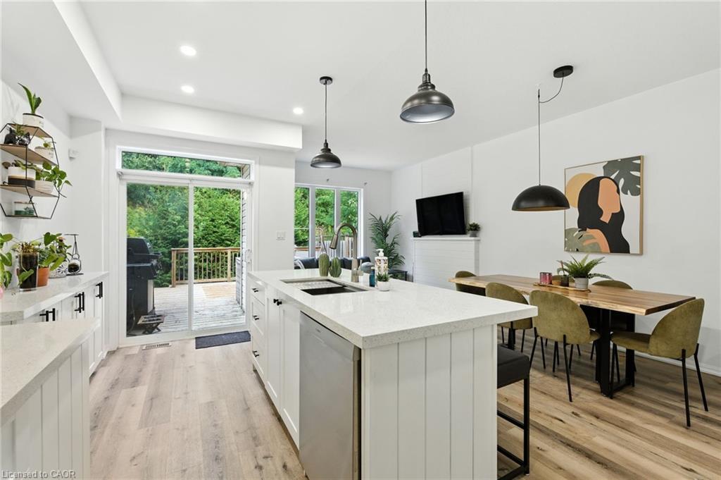 61-21 Diana Avenue, Brantford, ON - Indoor Photo Showing Kitchen With Upgraded Kitchen