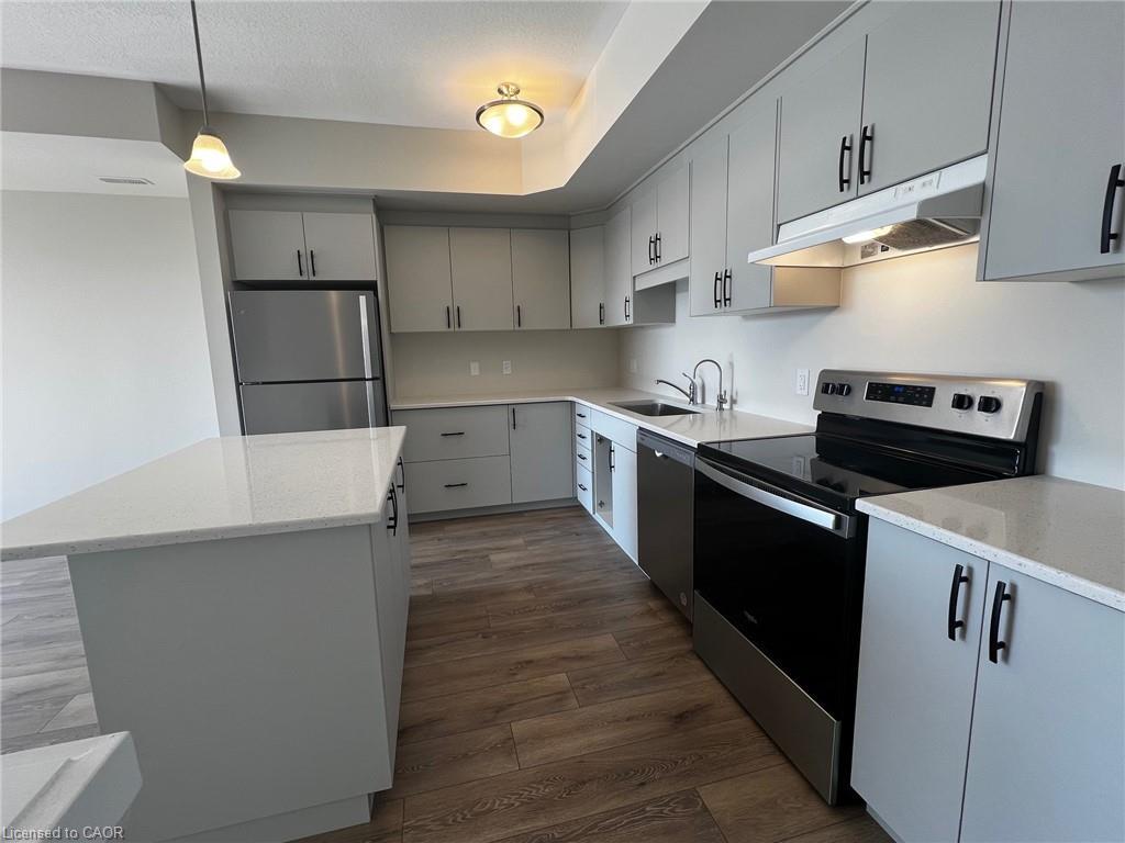 17-261 Woodbine Avenue, Kitchener, ON - Indoor Photo Showing Kitchen With Stainless Steel Kitchen
