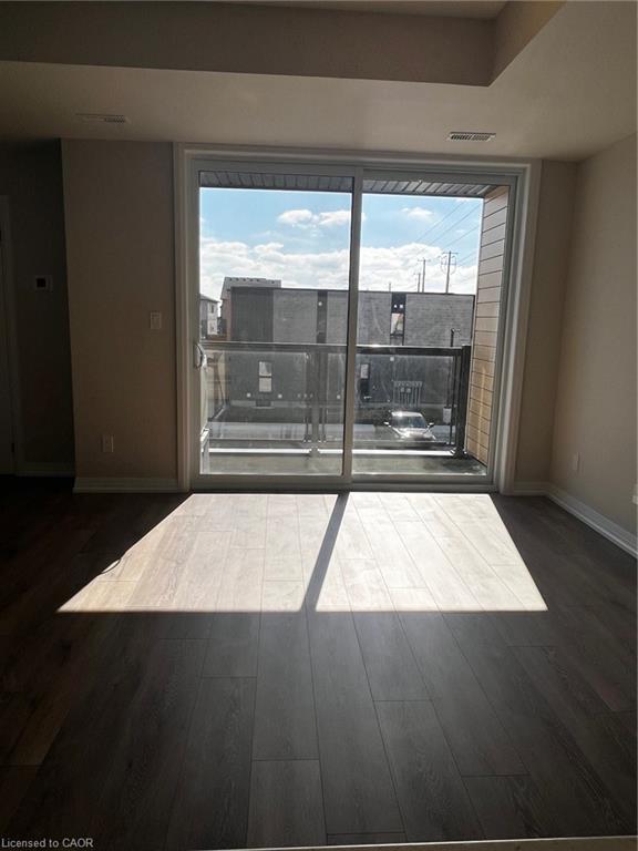 17-261 Woodbine Avenue, Kitchener, ON - Indoor