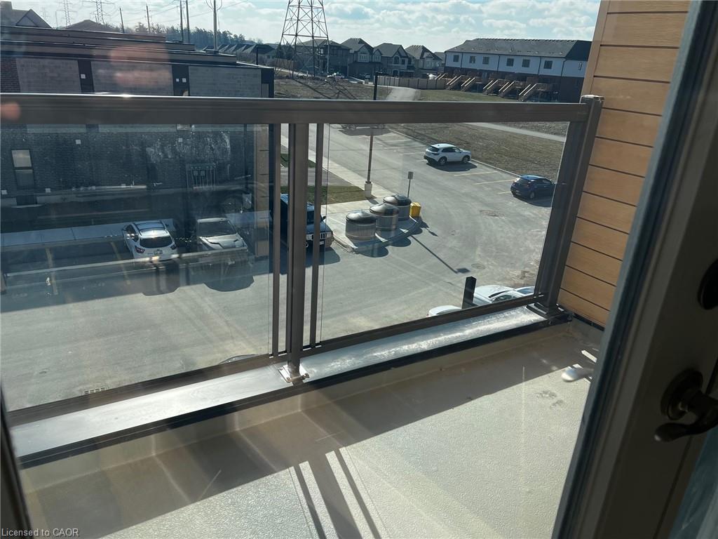 17-261 Woodbine Avenue, Kitchener, ON - Outdoor