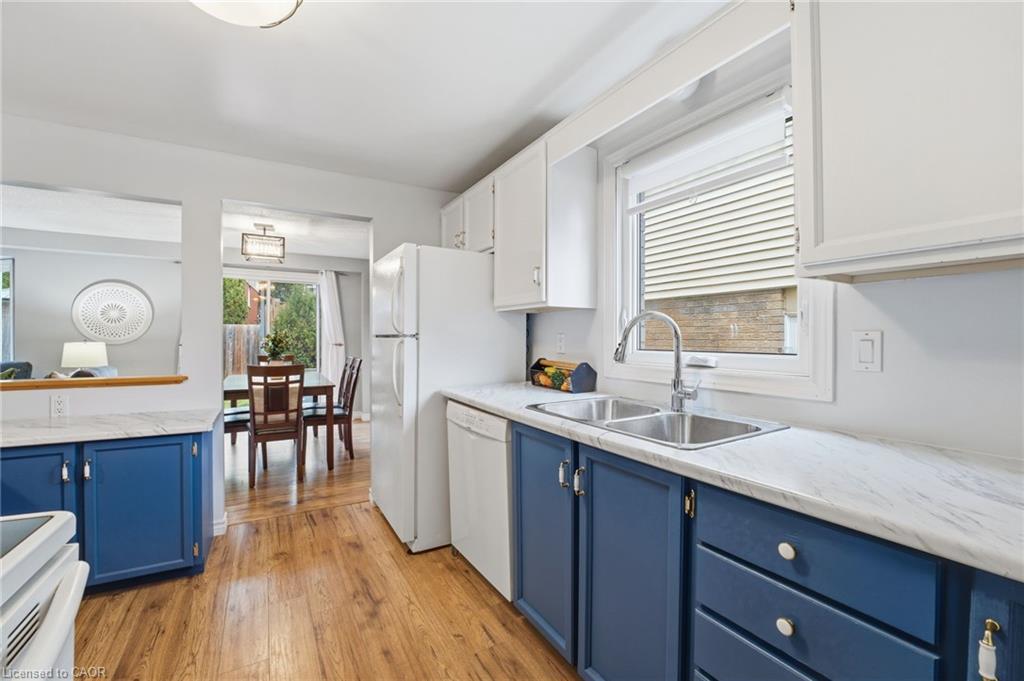 510B Rosemeadow Crescent, Waterloo, ON - Indoor Photo Showing Kitchen With Double Sink
