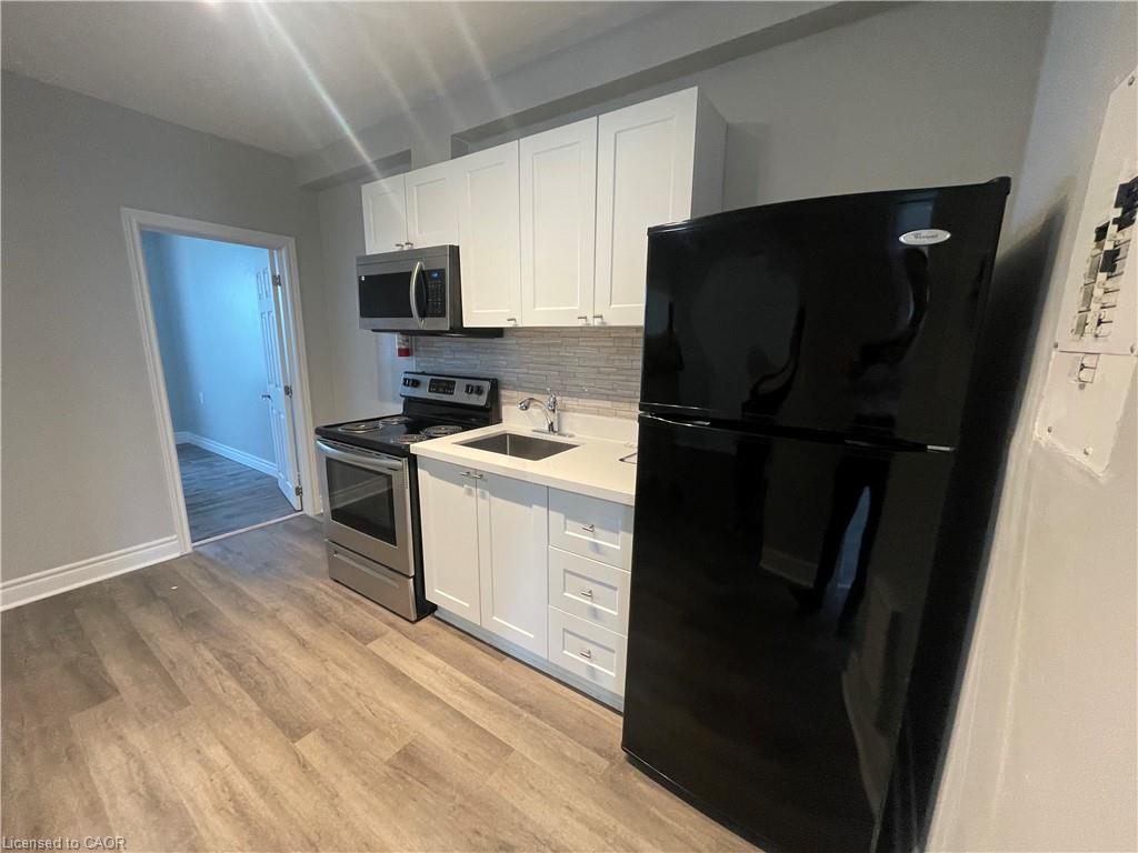 206-69 East Main Street, Welland, ON - Indoor Photo Showing Kitchen