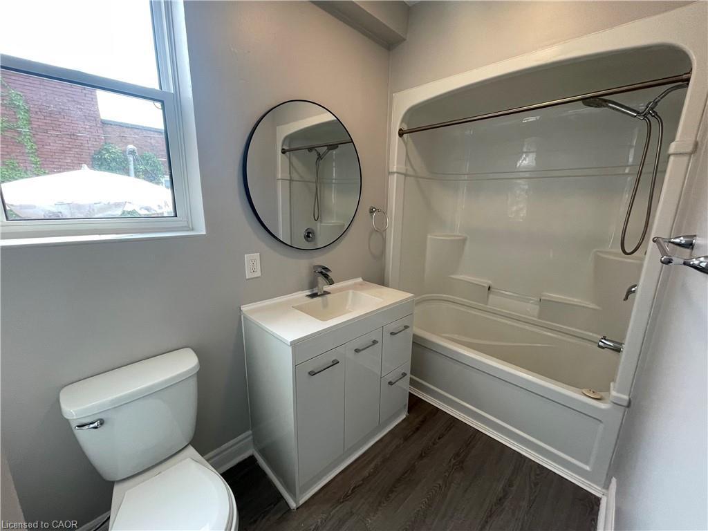 206-69 East Main Street, Welland, ON - Indoor Photo Showing Bathroom