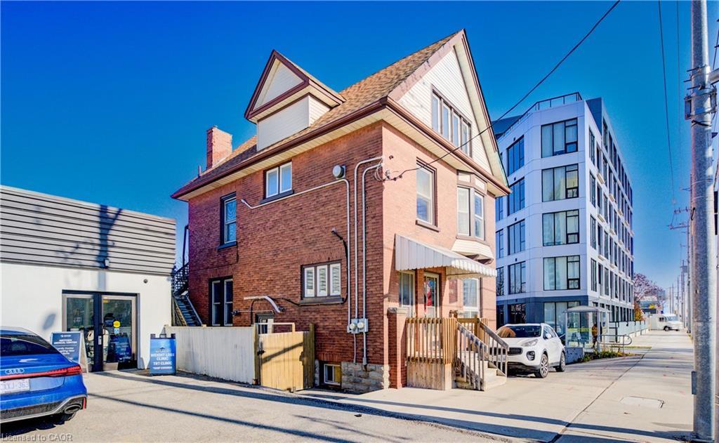 698 King Street W, Kitchener, ON - Outdoor