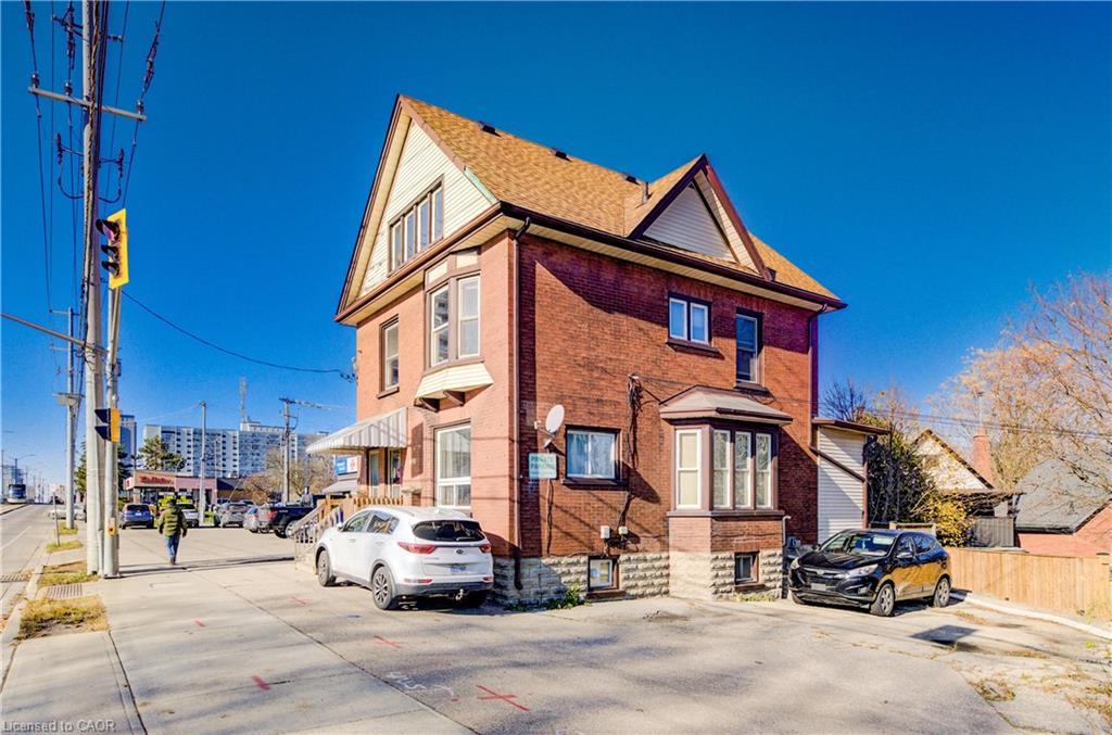 698 King Street W, Kitchener, ON - Outdoor