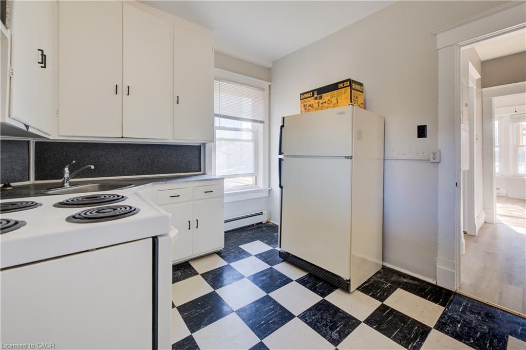 698 King Street W, Kitchener, ON - Indoor Photo Showing Kitchen