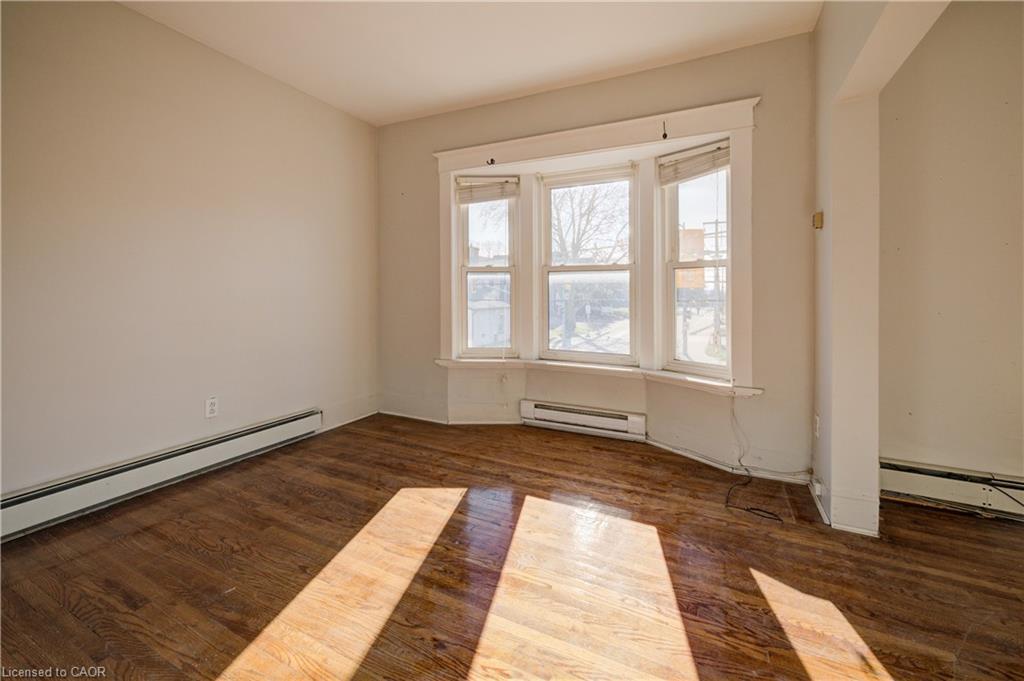 698 King Street W, Kitchener, ON - Indoor Photo Showing Other Room