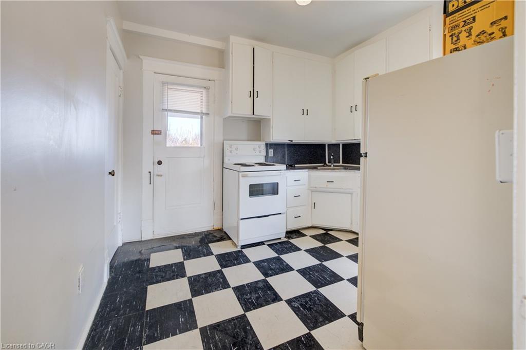 698 King Street W, Kitchener, ON - Indoor Photo Showing Kitchen