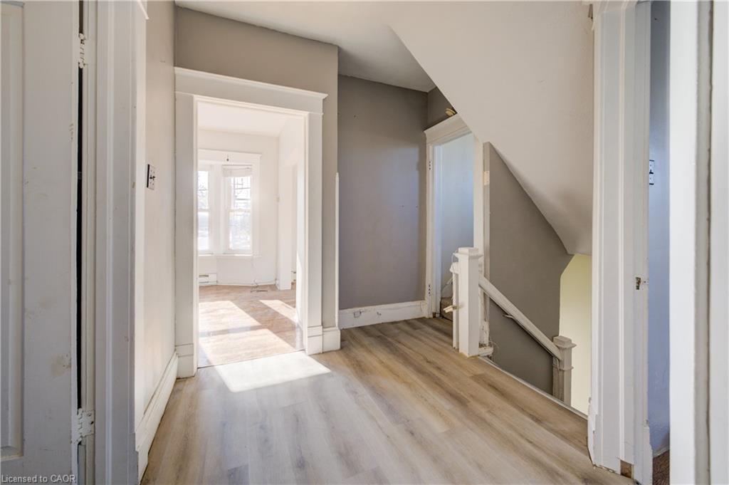 698 King Street W, Kitchener, ON - Indoor Photo Showing Other Room