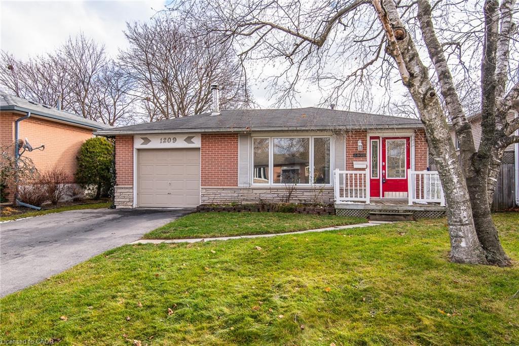1209 Valentine Drive, Cambridge, ON - Outdoor With Deck Patio Veranda With Facade