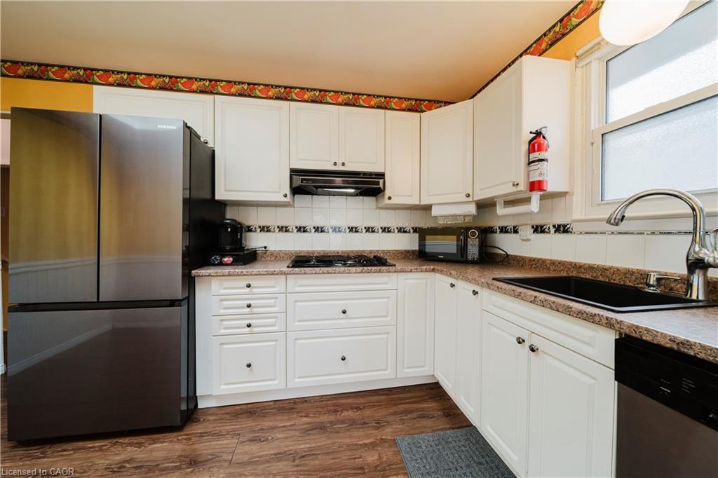 1209 Valentine Drive, Cambridge, ON - Indoor Photo Showing Kitchen