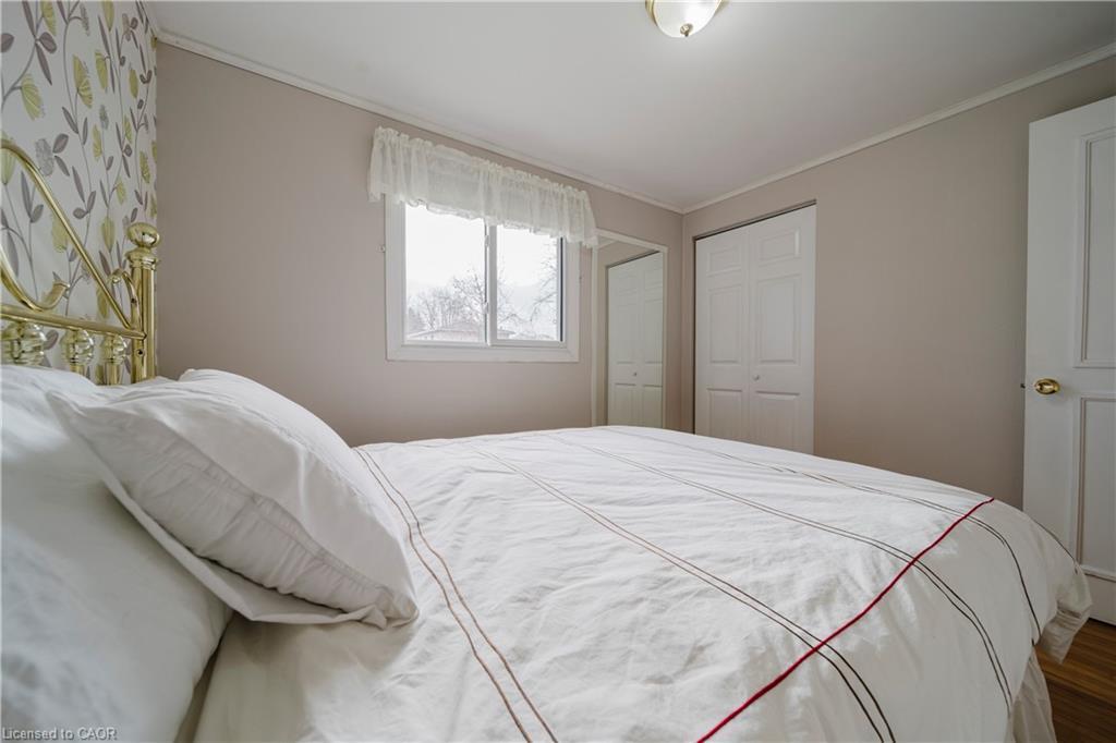 1209 Valentine Drive, Cambridge, ON - Indoor Photo Showing Bedroom