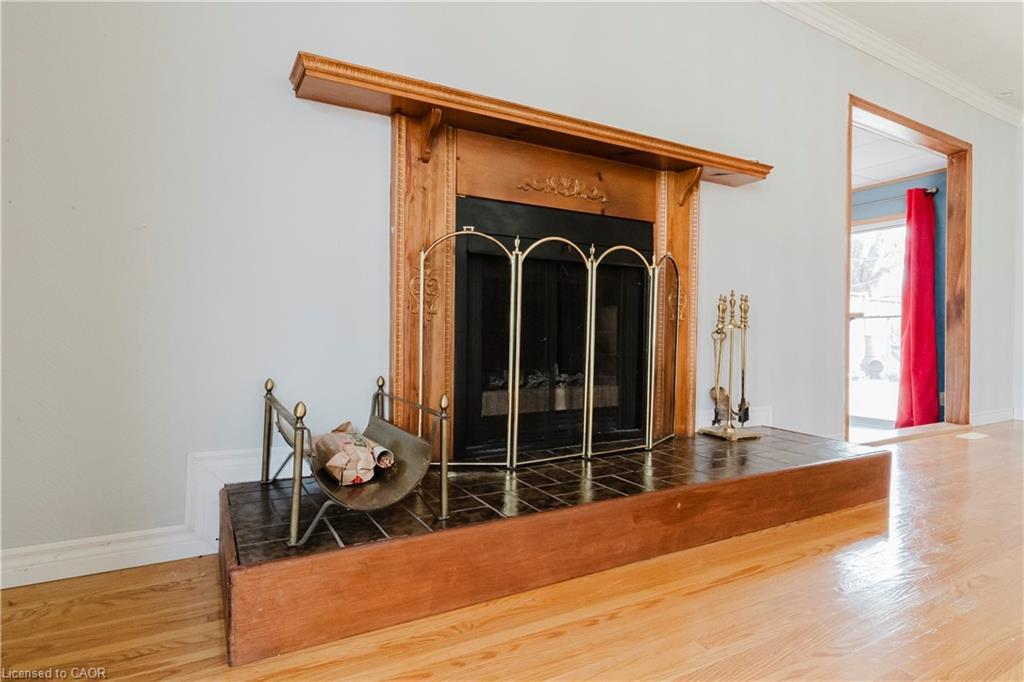 1209 Valentine Drive, Cambridge, ON - Indoor With Fireplace