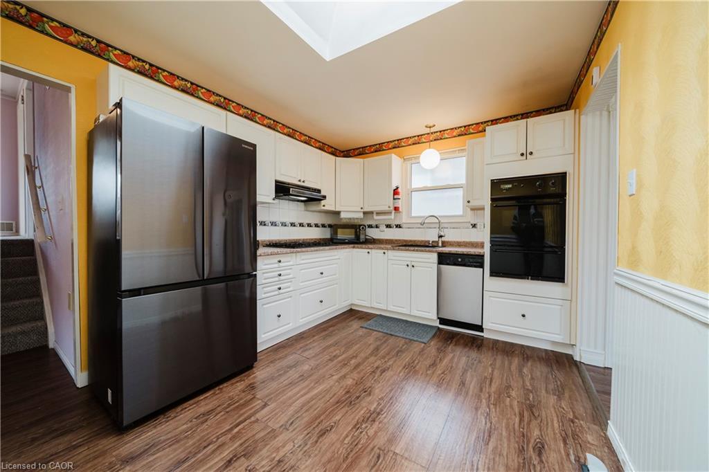 1209 Valentine Drive, Cambridge, ON - Indoor Photo Showing Kitchen