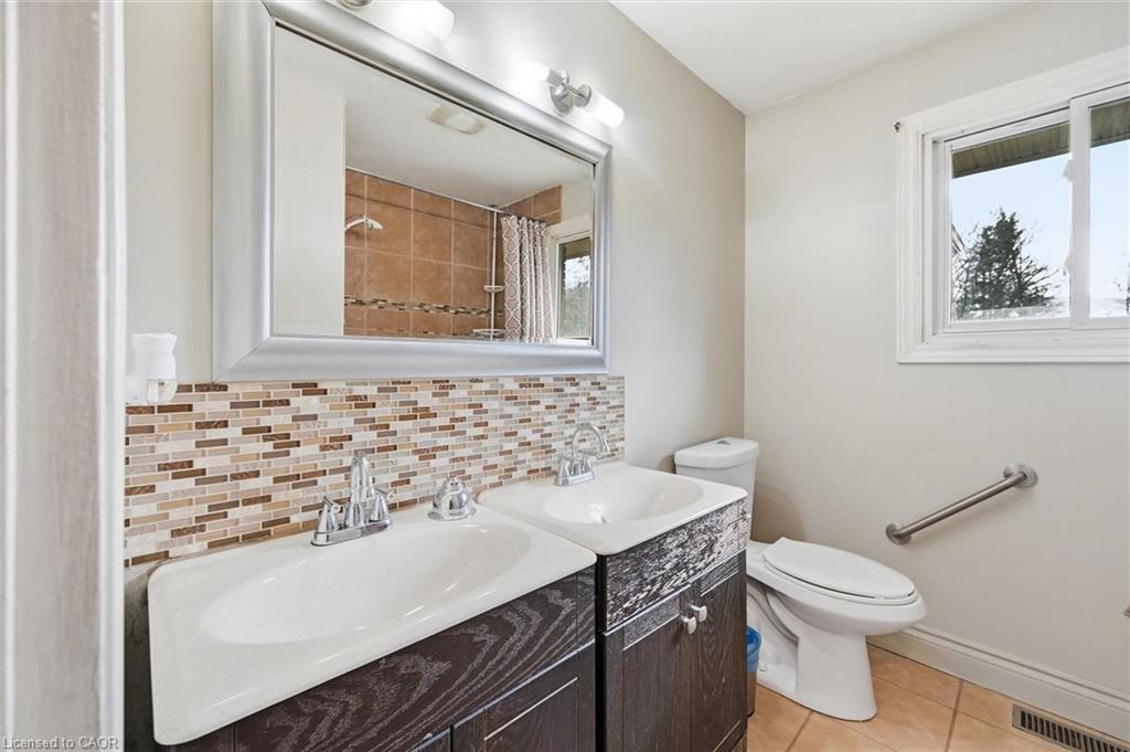 8520 Sixteen Road, Caistor Centre, ON - Indoor Photo Showing Bathroom