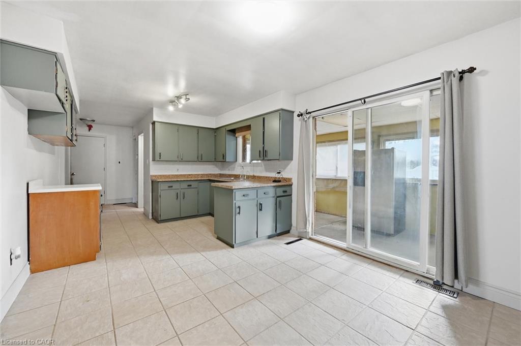8520 Sixteen Road, Caistor Centre, ON - Indoor Photo Showing Kitchen