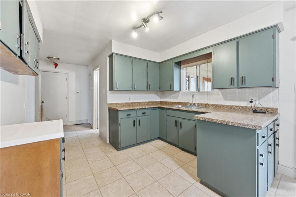 8520 Sixteen Road, Caistor Centre, ON - Indoor Photo Showing Kitchen