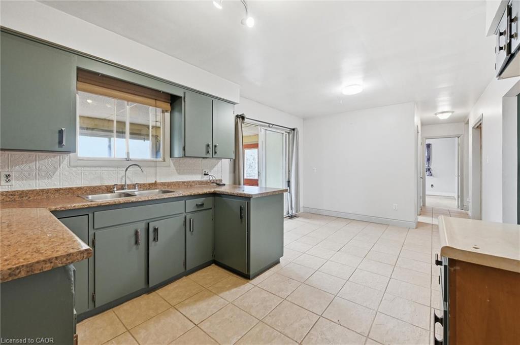 8520 Sixteen Road, Caistor Centre, ON - Indoor Photo Showing Kitchen With Double Sink