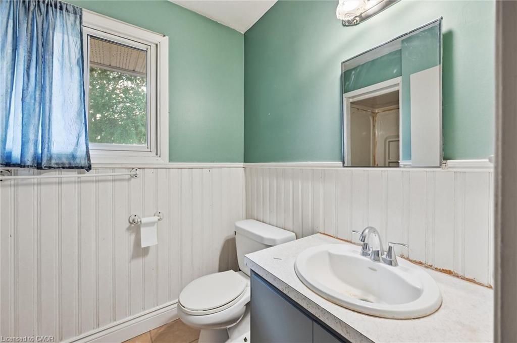 8520 Sixteen Road, Caistor Centre, ON - Indoor Photo Showing Bathroom