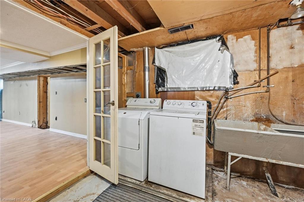 8520 Sixteen Road, Caistor Centre, ON - Indoor Photo Showing Laundry Room
