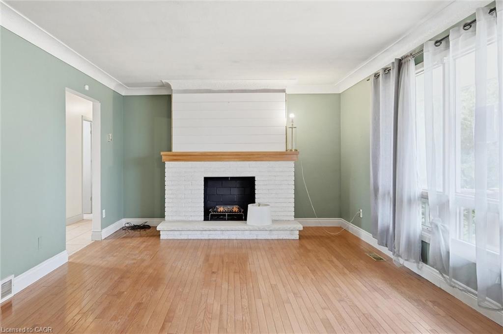 8520 Sixteen Road, Caistor Centre, ON - Indoor Photo Showing Living Room With Fireplace