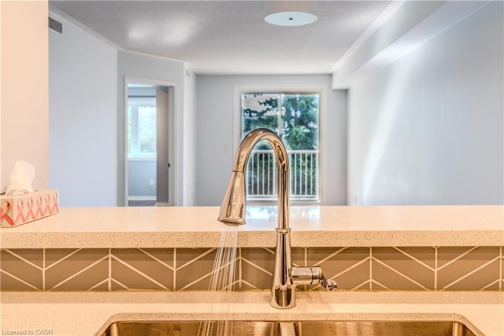 95-55 Bristol Road E, Mississauga, ON - Indoor Photo Showing Kitchen With Double Sink