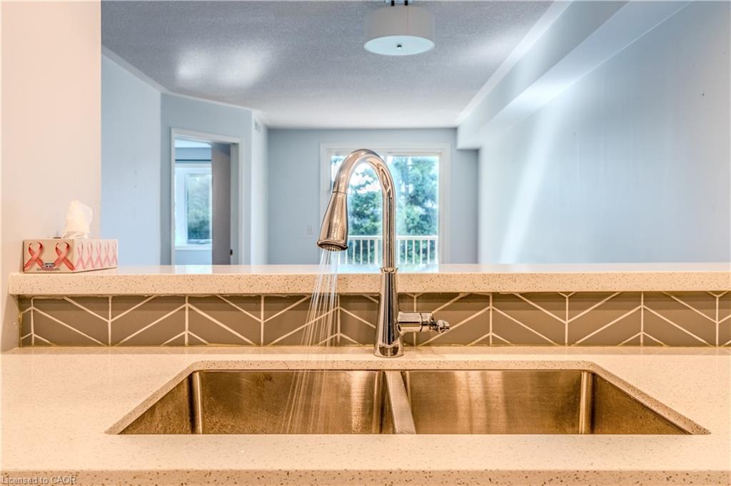 95-55 Bristol Road E, Mississauga, ON - Indoor Photo Showing Kitchen With Double Sink