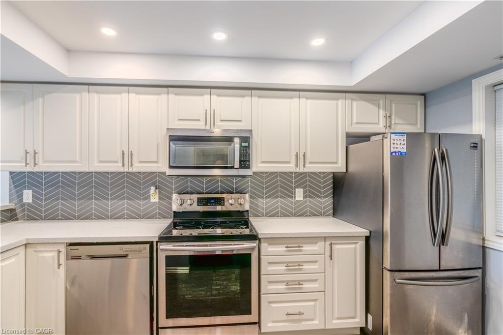 95-55 Bristol Road E, Mississauga, ON - Indoor Photo Showing Kitchen With Upgraded Kitchen