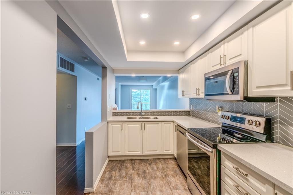 95-55 Bristol Road E, Mississauga, ON - Indoor Photo Showing Kitchen With Double Sink With Upgraded Kitchen