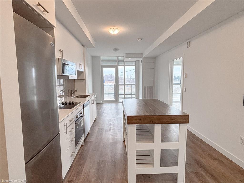223-461 Green Road, Stoney Creek, ON - Indoor Photo Showing Kitchen
