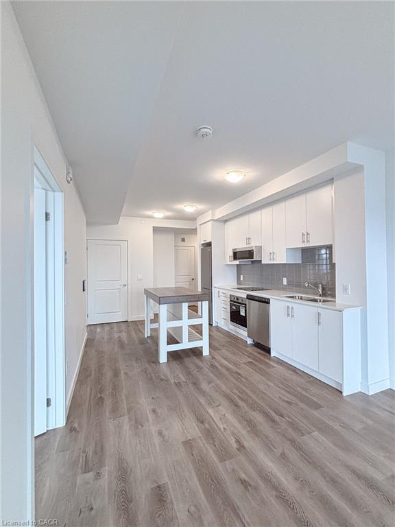 223-461 Green Road, Stoney Creek, ON - Indoor Photo Showing Kitchen