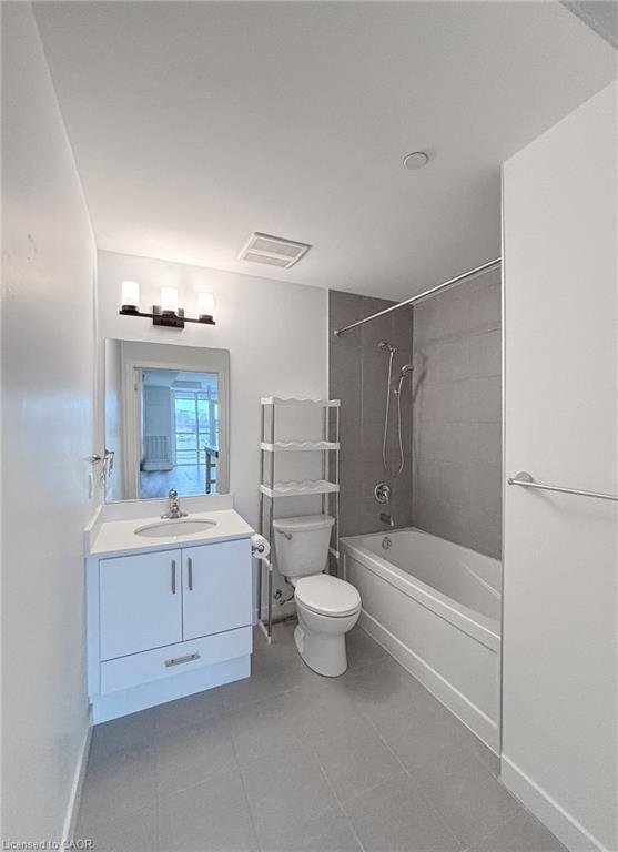 223-461 Green Road, Stoney Creek, ON - Indoor Photo Showing Bathroom