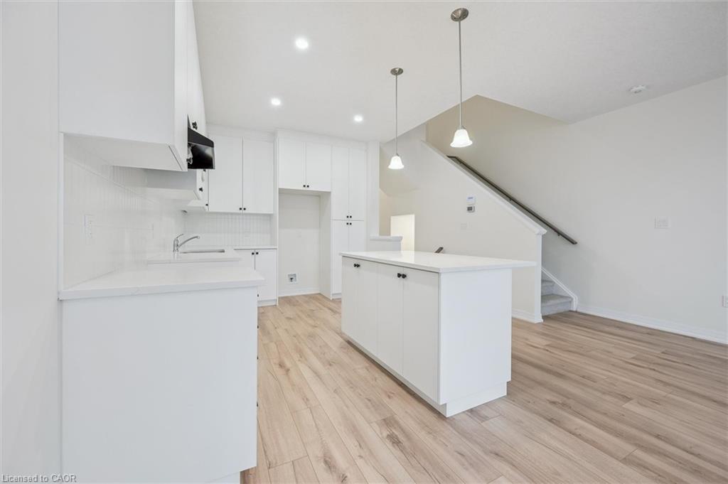 105 Winter Wren Crescent, Kitchener, ON - Indoor Photo Showing Kitchen