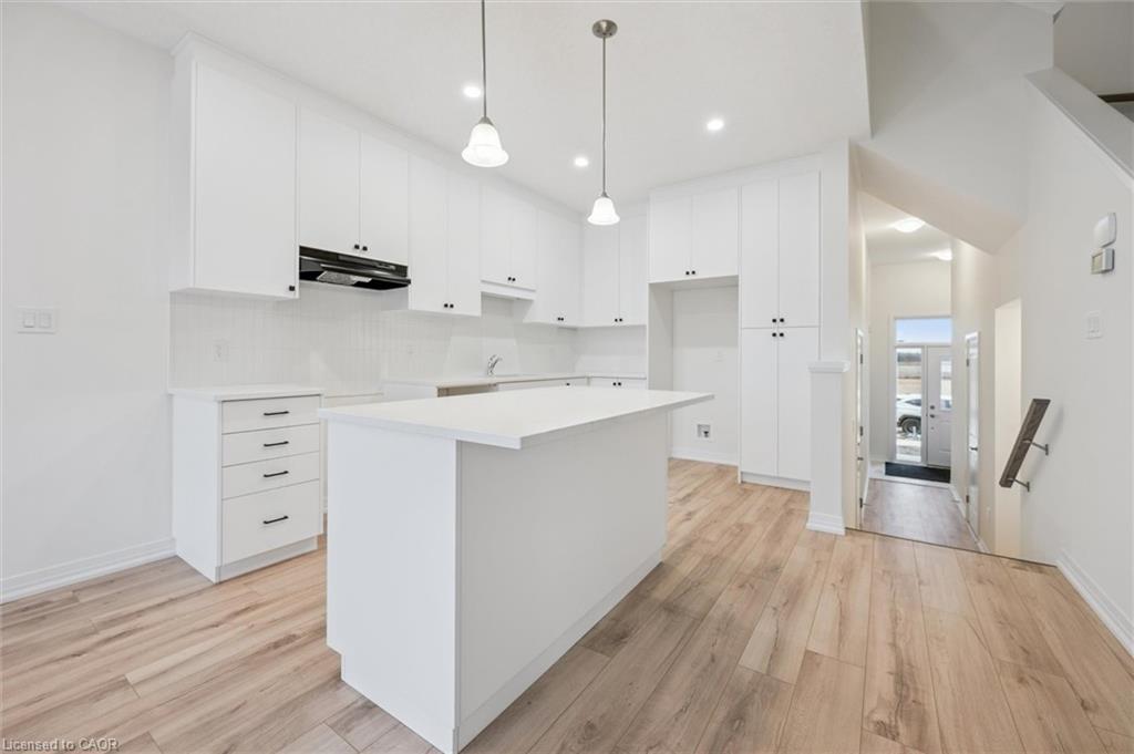 105 Winter Wren Crescent, Kitchener, ON - Indoor Photo Showing Kitchen