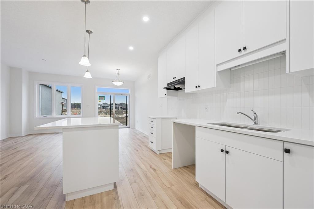 105 Winter Wren Crescent, Kitchener, ON - Indoor Photo Showing Kitchen With Upgraded Kitchen