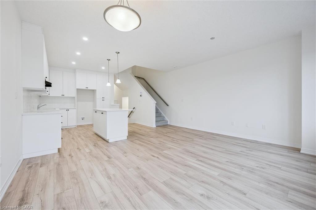 105 Winter Wren Crescent, Kitchener, ON - Indoor Photo Showing Kitchen