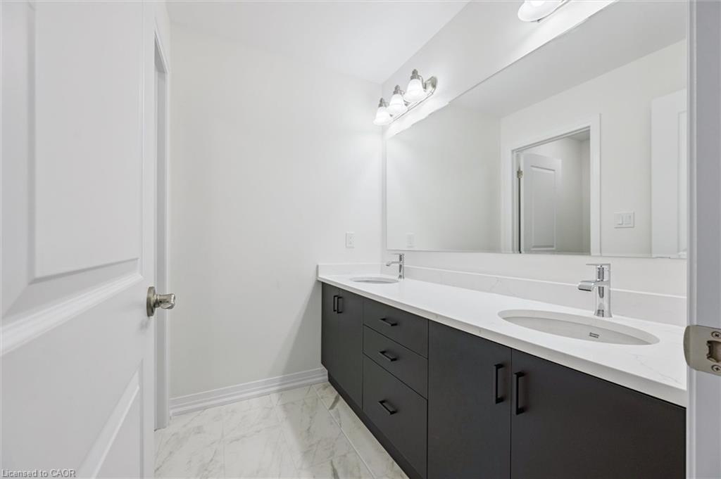 105 Winter Wren Crescent, Kitchener, ON - Indoor Photo Showing Bathroom