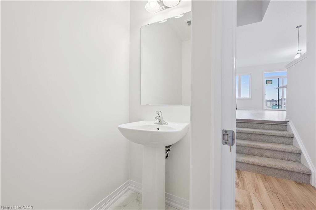 105 Winter Wren Crescent, Kitchener, ON - Indoor Photo Showing Bathroom