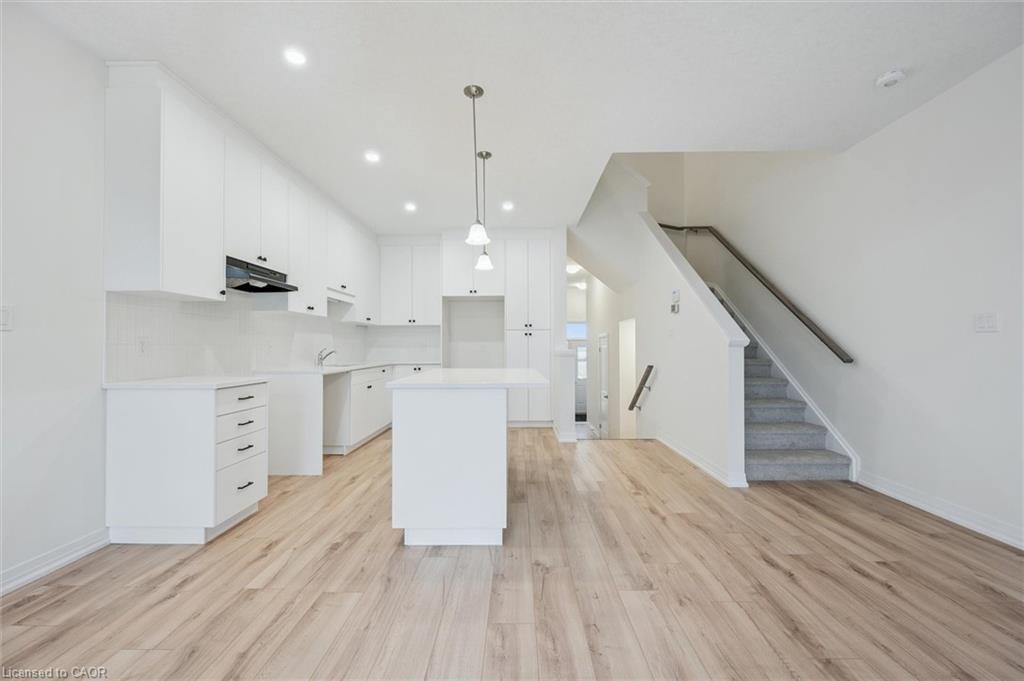 105 Winter Wren Crescent, Kitchener, ON - Indoor Photo Showing Kitchen