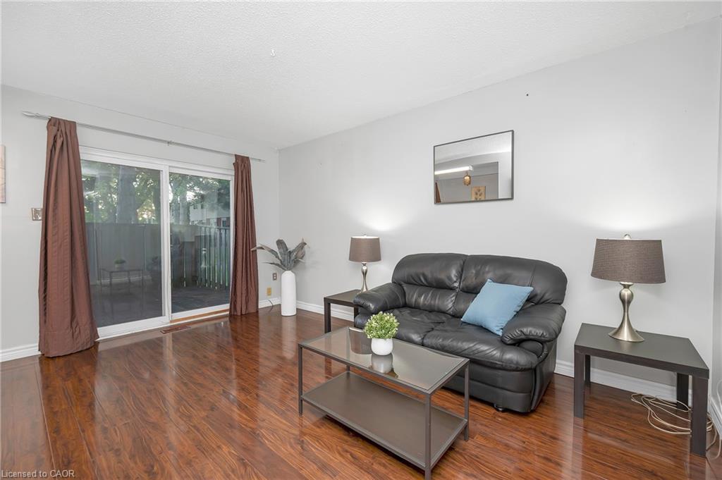 124-100 Quigley Road, Hamilton, ON - Indoor Photo Showing Living Room