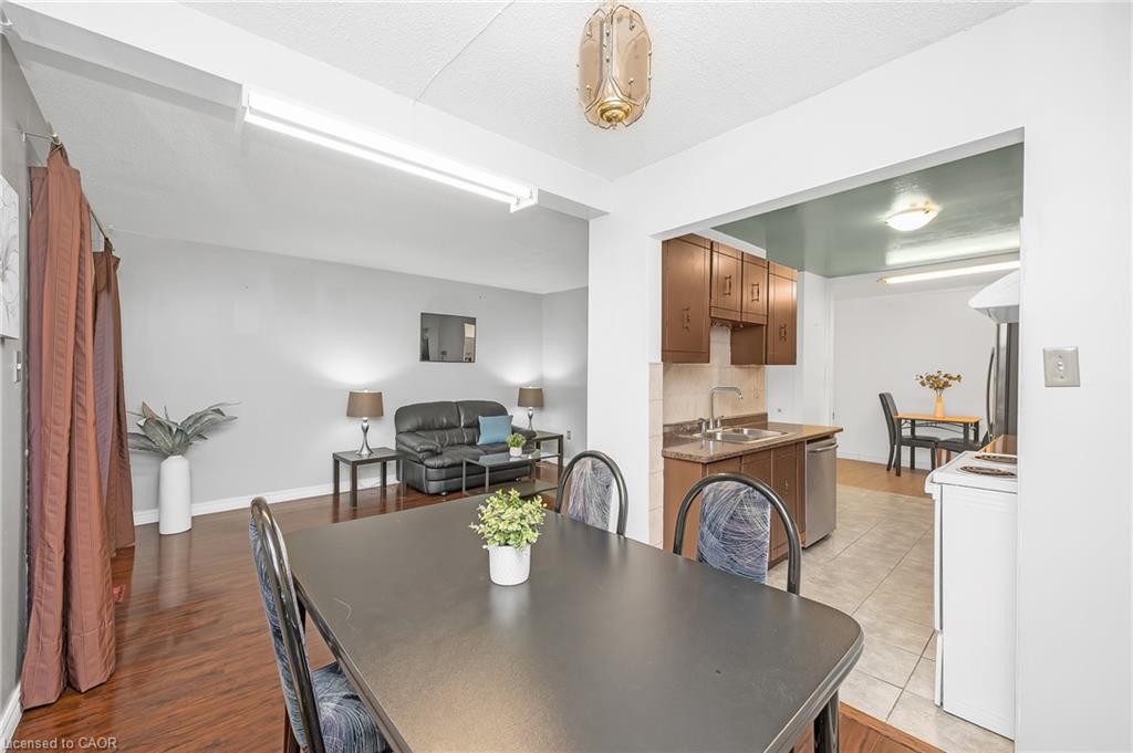 124-100 Quigley Road, Hamilton, ON - Indoor Photo Showing Dining Room
