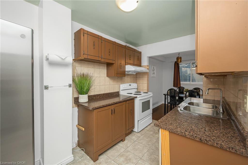 124-100 Quigley Road, Hamilton, ON - Indoor Photo Showing Kitchen With Double Sink