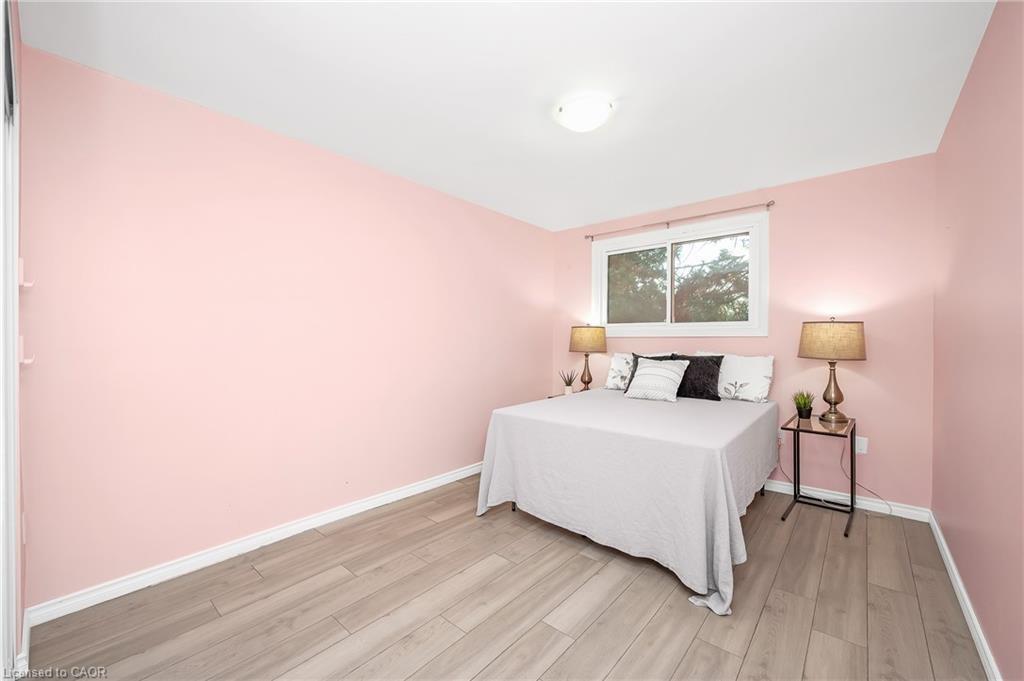 124-100 Quigley Road, Hamilton, ON - Indoor Photo Showing Bedroom