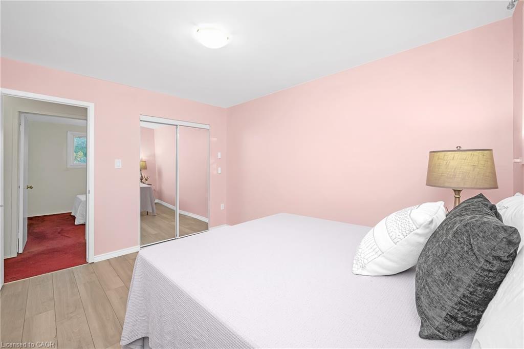 124-100 Quigley Road, Hamilton, ON - Indoor Photo Showing Bedroom