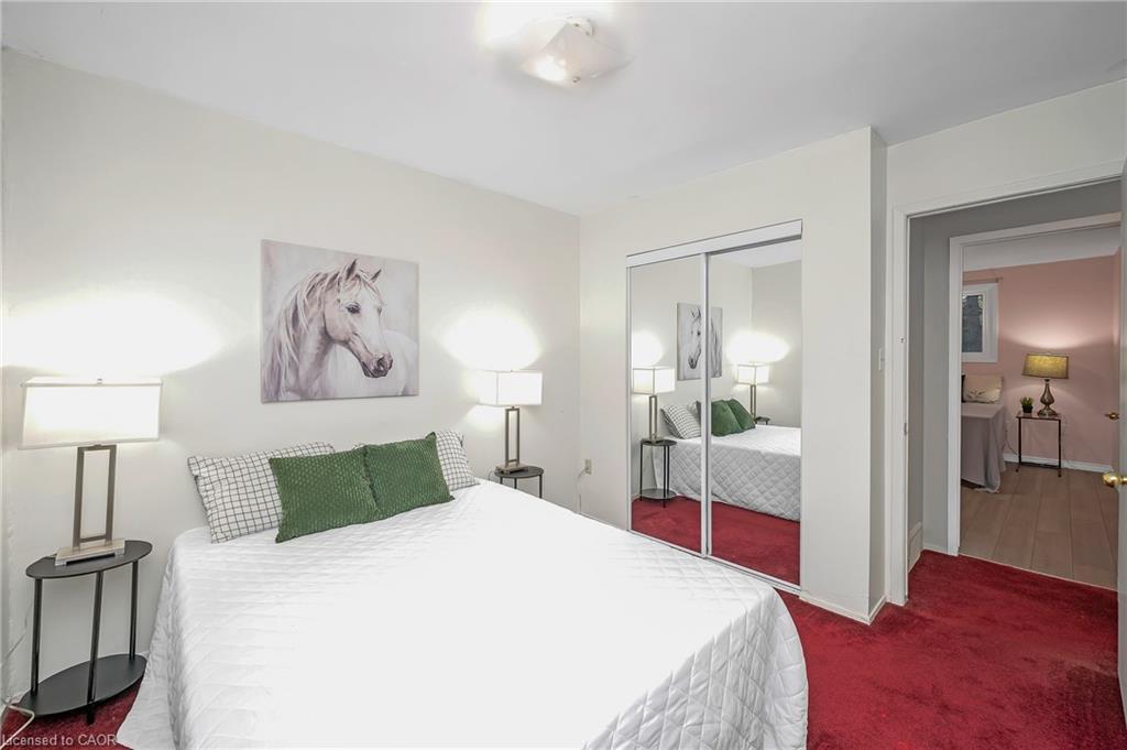 124-100 Quigley Road, Hamilton, ON - Indoor Photo Showing Bedroom