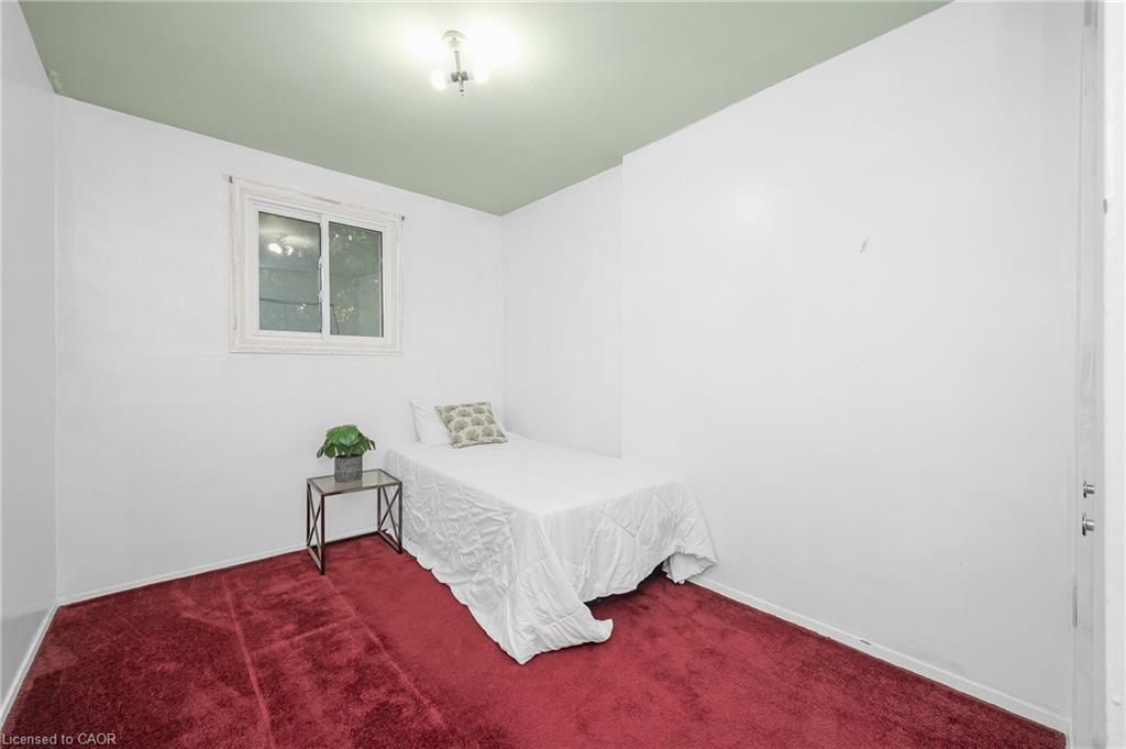 124-100 Quigley Road, Hamilton, ON - Indoor Photo Showing Bedroom