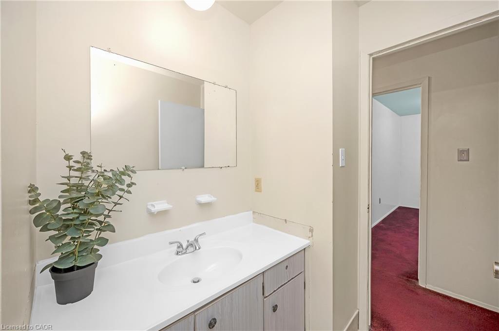 124-100 Quigley Road, Hamilton, ON - Indoor Photo Showing Bathroom