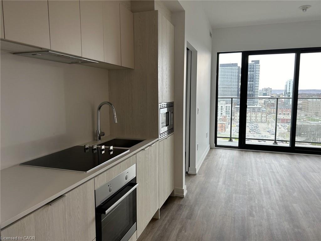 1509-1 Jarvis Street, Hamilton, ON - Indoor Photo Showing Kitchen