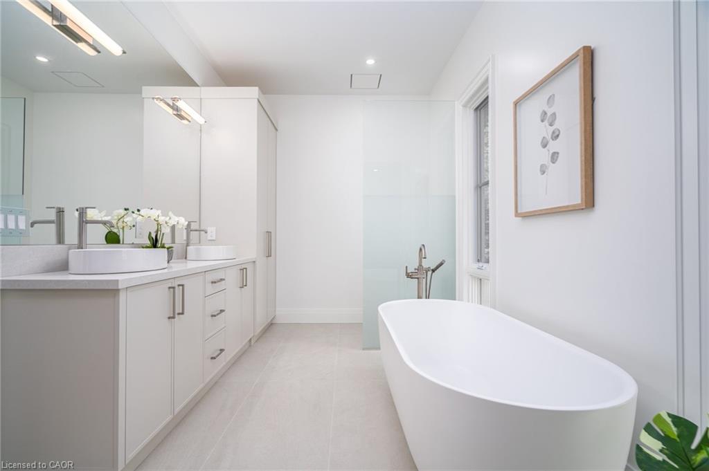 1322 Minaki Road, Mississauga, ON - Indoor Photo Showing Bathroom